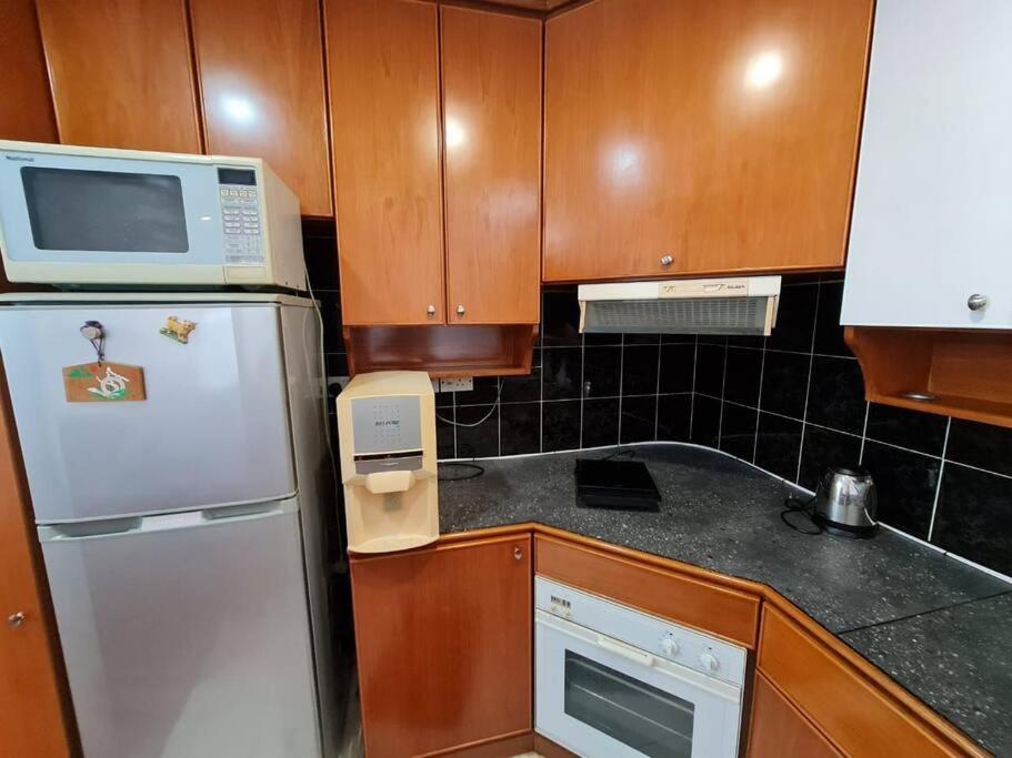 Lovely Waterfront Riverbank Suite With Pool A2 Kuching Exterior photo