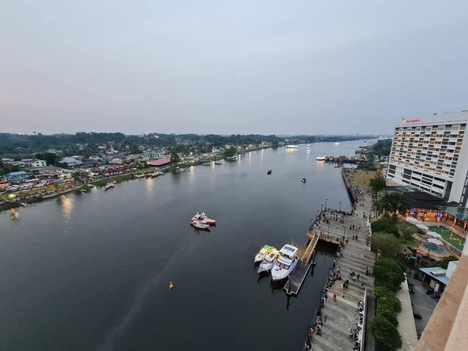 Lovely Waterfront Riverbank Suite With Pool A2 Kuching Exterior photo